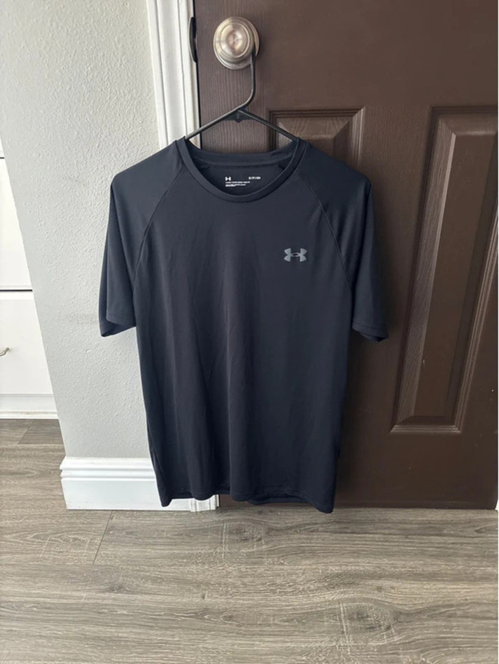 Men’s size small Under Armour shirt